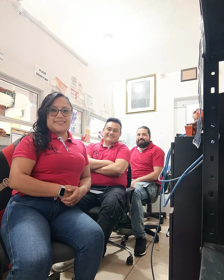 Equipo de MPS Pasto en la oficina del centro, carrera 19B